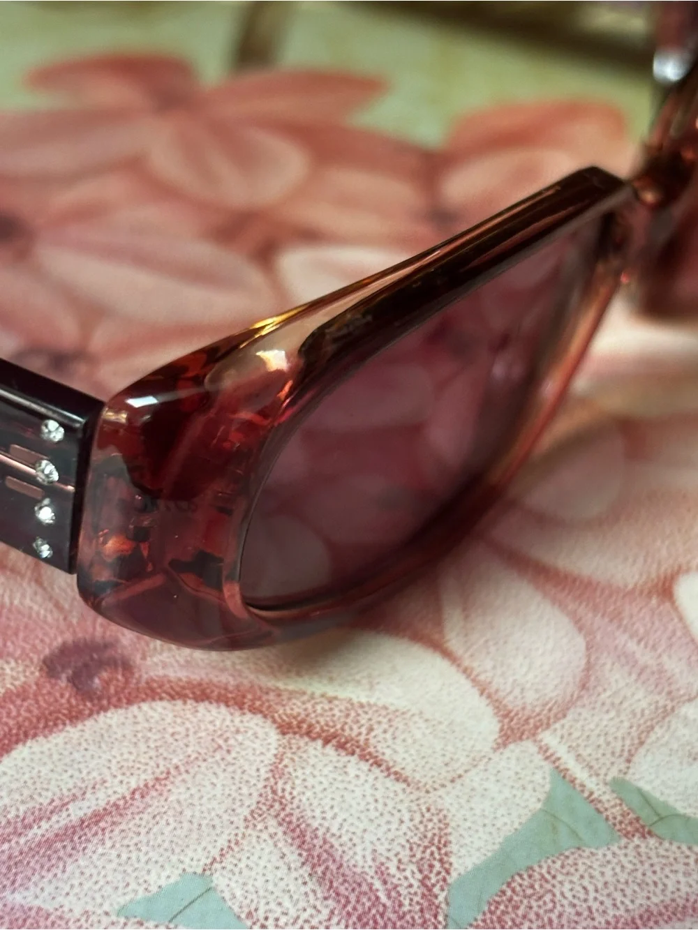 Women’s VTG Fashion Sunglasses in Pink toned by Dockers